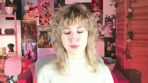 Snapshot of luxrayi chatting on January 8, 11:43 am Ray online show from January 8, 11:43 am