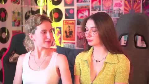 Snapshot of luxrayi chatting on January 11, 12:12 am Ray online show from January 11, 12:12 am