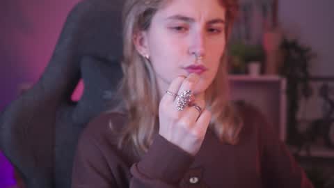 Snapshot of luxrayi chatting on January 13, 2:39 am Ray online show from January 13, 2:39 am