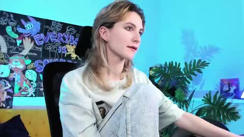 Snapshot of luxrayi chatting on February 17, 6:15 pm Ray online show from February 17, 6:15 pm