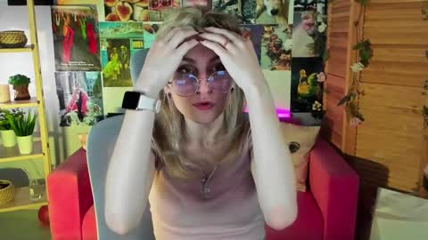 Snapshot of luxrayi chatting on March 12, 6:33 pm Ray online show from March 12, 6:33 pm