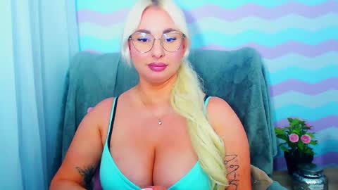 Luxuriaa online show from June 11, 7:34 pm