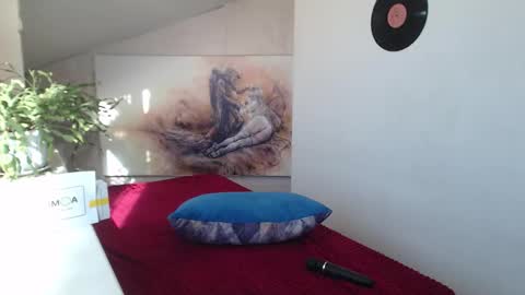 Laura online show from September 27, 5:23 am