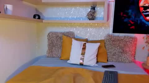 Snapshot of luxury_woman_ chatting on October 11, 3:06 am    online show from October 11, 3:06 am