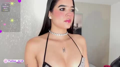 Snapshot of luxury_woman_ chatting on October 24, 4:09 am    online show from October 24, 4:09 am