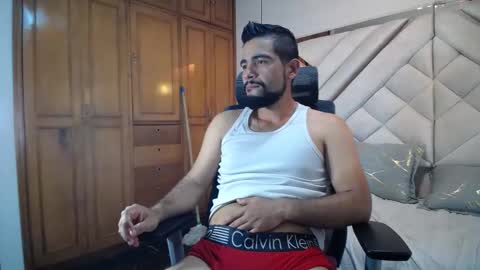 Snapshot of luxurycoupl chatting on January 24, 3:45 pm Lesly And Arnold online show from January 24, 3:45 pm