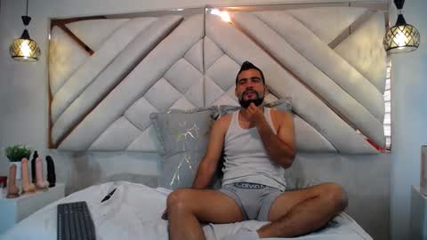 Snapshot of luxurycoupl chatting on January 25, 4:13 pm Lesly And Arnold online show from January 25, 4:13 pm