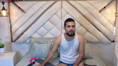 Snapshot of luxurycoupl chatting on January 29, 12:24 pm Lesly And Arnold online show from January 29, 12:24 pm