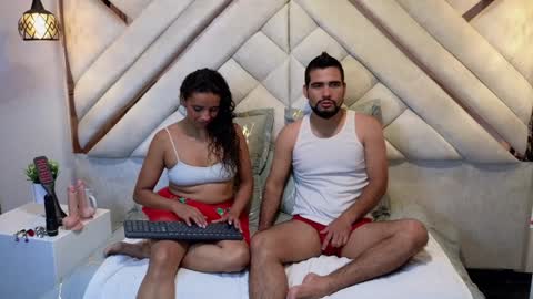 Snapshot of luxurycoupl chatting on February 7, 3:45 am Lesly And Arnold online show from February 7, 3:45 am