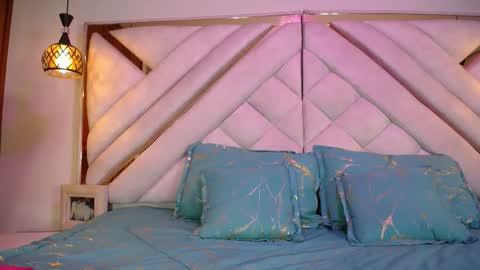 Lesly And Arnold online show from November 17, 3:23 am