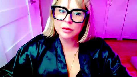 Snapshot of luxxx_diana chatting on April 29, 5:30 pm Diana online show from April 29, 5:30 pm