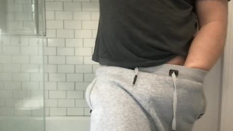 lvguynextdoor440656 online show from April 21, 4:23 pm