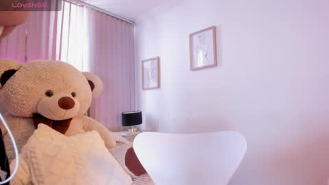 lya_brown online show from March 31, 1:22 pm