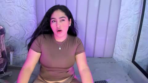 LYA DUBOIS  online show from February 21, 2:07 pm