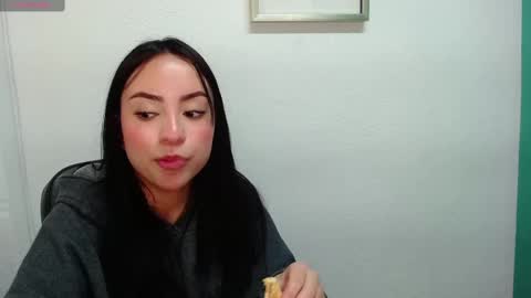Snapshot of lya_levine chatting on February 25, 6:31 pm Lya online show from February 25, 6:31 pm