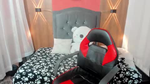 lyanamerry03 online show from February 19, 4:01 am