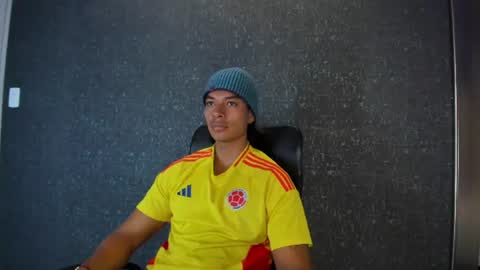 Snapshot of lycan_mushu chatting on July 4, 2:51 am Lycan online show from July 4, 2:51 am