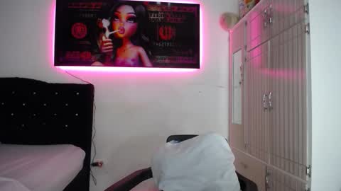 Snapshot of lyda20 chatting on October 9, 12:52 am lyda   online show from October 9, 12:52 am