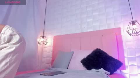 Snapshot of lyhana_lee chatting on February 24, 12:16 pm Lyhana Lee online show from February 24, 12:16 pm