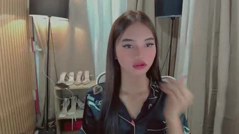 Snapshot of lykaloops chatting on May 3, 5:08 pm LYKA LOOPS online show from May 3, 5:08 pm
