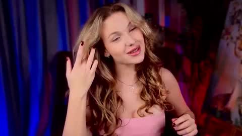 simply Eliza  online show from October 6, 2:14 pm