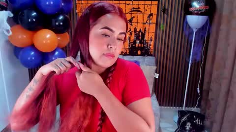 Snapshot of lyla_19_ chatting on October 23, 1:32 pm lyla_19_ online show from October 23, 1:32 pm
