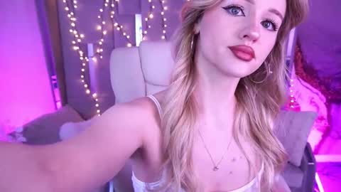 lylanimfa online show from April 29, 12:53 pm