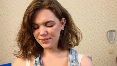 Snapshot of lyle_art chatting on December 2, 6:52 am hi im Lyle online show from December 2, 6:52 am