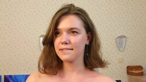 Snapshot of lyle_art chatting on December 4, 9:51 am hi im Lyle online show from December 4, 9:51 am