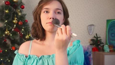 Snapshot of lyle_art chatting on December 19, 3:07 am hi im Lyle online show from December 19, 3:07 am