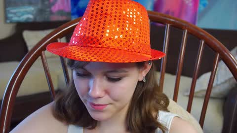 Snapshot of lyle_art chatting on February 7, 9:16 am hi im Lyle online show from February 7, 9:16 am