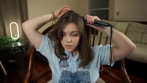 Snapshot of lyle_art chatting on March 1, 3:05 pm hi im Lyle online show from March 1, 3:05 pm