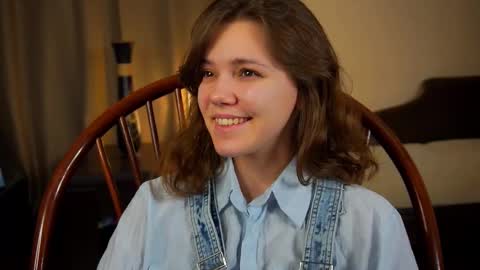 Snapshot of lyle_art chatting on March 5, 3:08 am hi im Lyle online show from March 5, 3:08 am