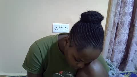 Snapshot of lyn_anna chatting on October 13, 7:52 am lyn_anna online show from October 13, 7:52 am