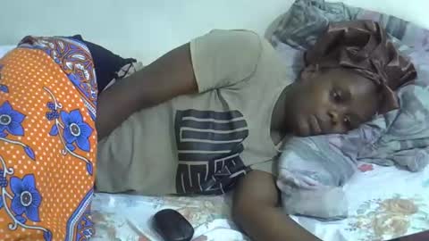 Snapshot of lyn_anna chatting on June 1, 6:09 pm lyn_anna online show from June 1, 6:09 pm