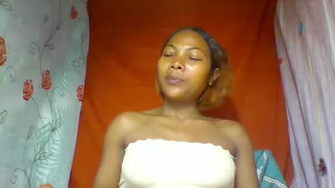 lyndah19 online show from January 17, 4:11 pm