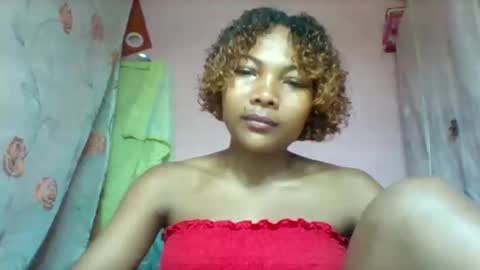 lyndah19 online show from February 4, 5:30 pm