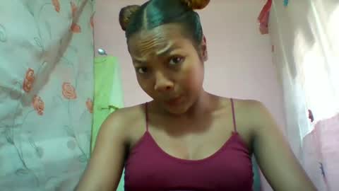 lyndah19 online show from March 1, 9:11 am