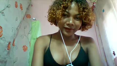 lyndah19 online show from March 6, 7:49 am