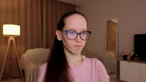 Sara online show from April 19, 4:06 pm