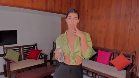  LYNN  online show from November 9, 4:44 am