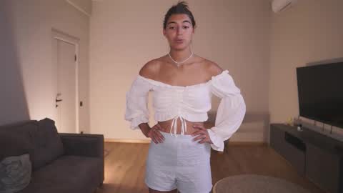  LYNN  online show from March 5, 6:20 am