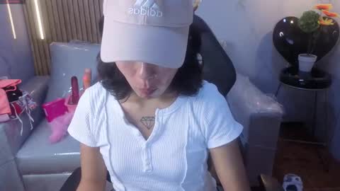 lynn_turner_ online show from March 15, 2:34 pm