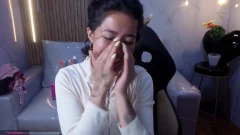 lynn_turner_ online show from March 25, 12:55 pm