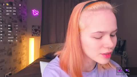 Cozy Lynns room online show from February 19, 8:10 am