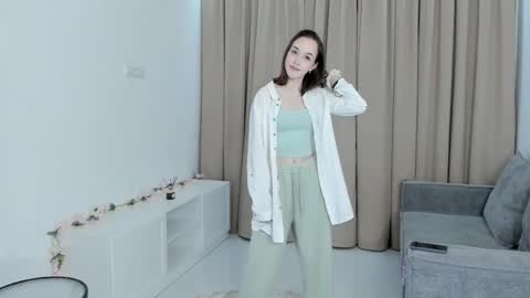 Lynsey online show from April 5, 6:05 pm