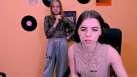 Snapshot of lyra_desire chatting on June 21, 9:01 am lyra_desire online show from June 21, 9:01 am