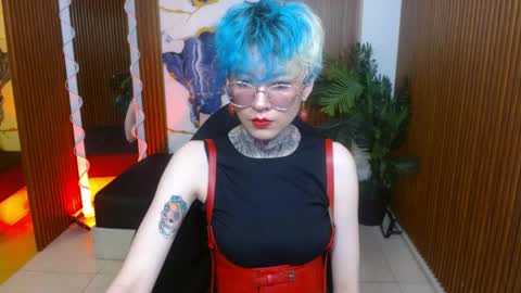 lyra_tay online show from April 4, 7:00 pm