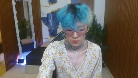 lyra_tay online show from April 22, 7:15 pm