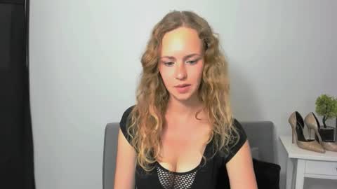 Snapshot of lyrafantasy chatting on September 10, 4:07 pm Lura online show from September 10, 4:07 pm